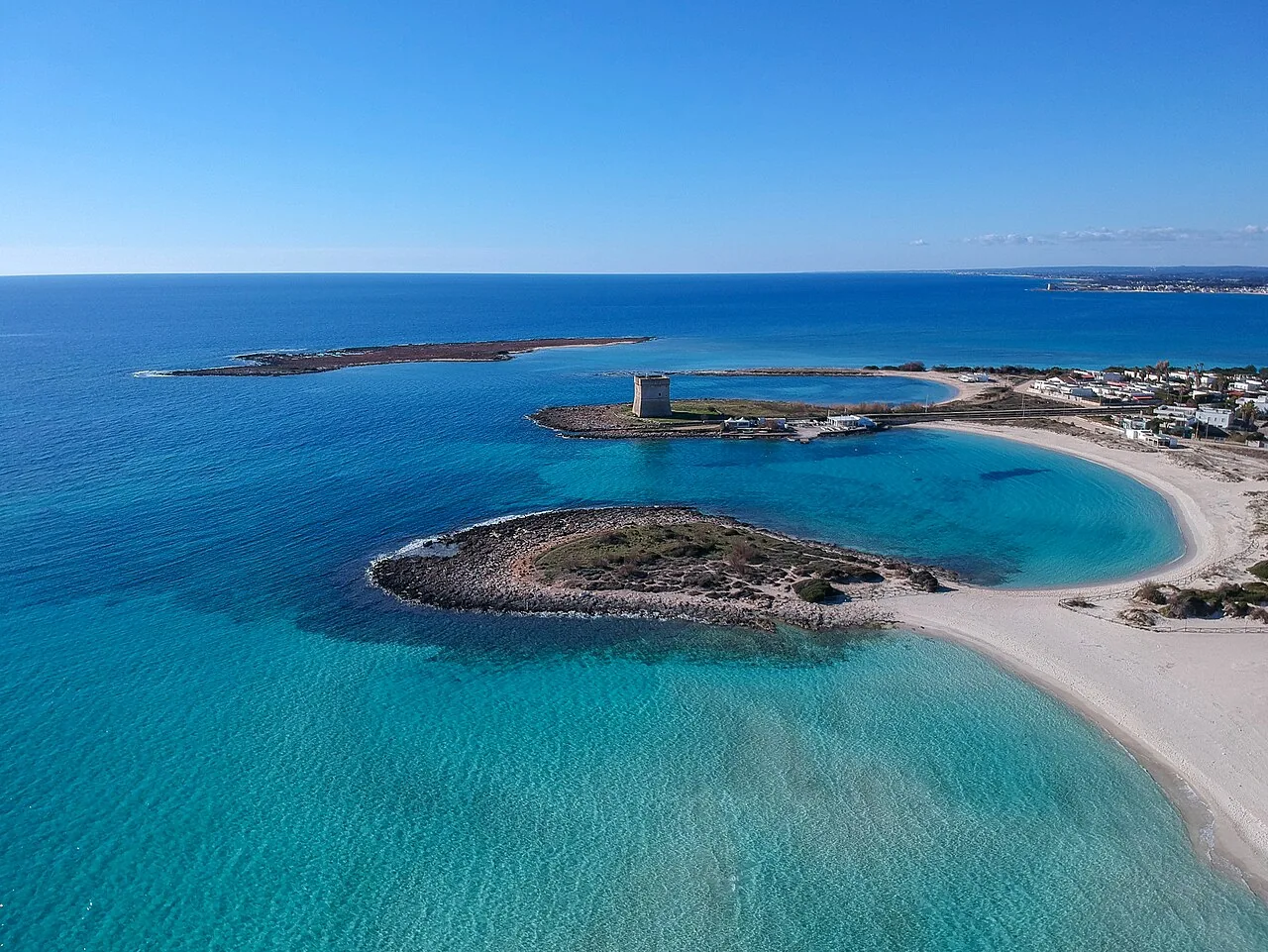 Küste und flache Meeresbuchten im Gebiet von Porto Cesareo.